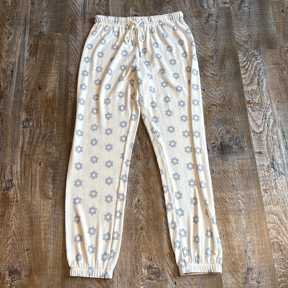 Z Supply | ‘ My Bed is My Happy Place’ Lounge Pajama Set - Picture 6 of 14